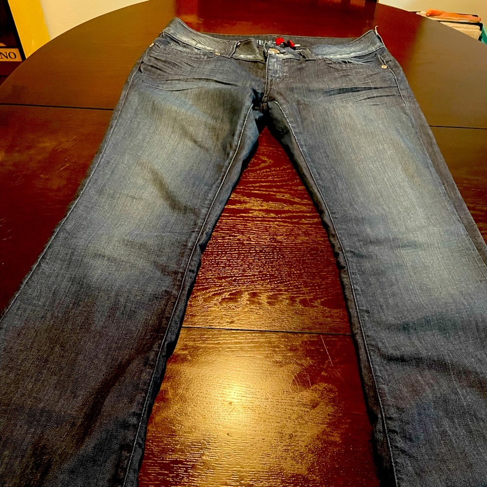 Wide legged classic pair of Guess jeans size 32